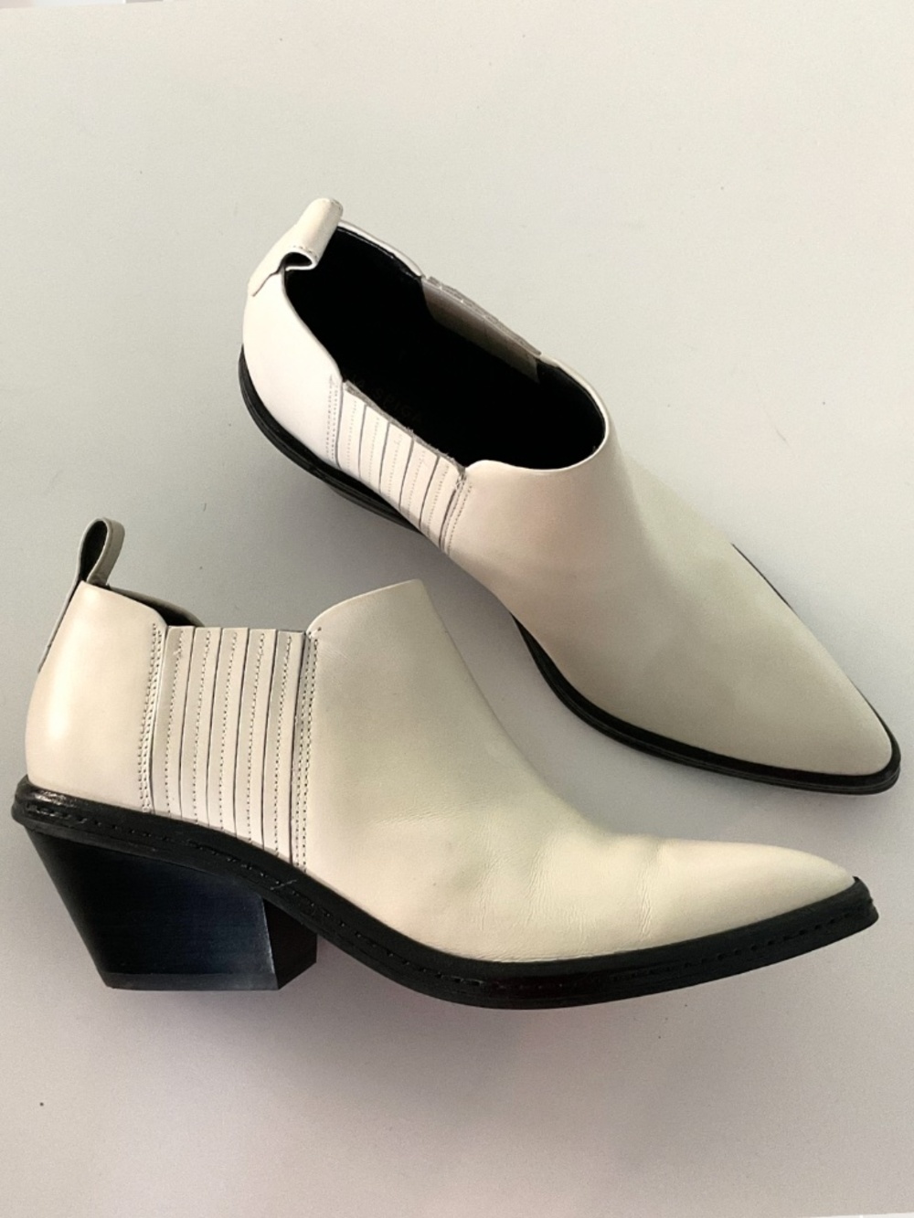 VIA SPIGA Farly Leather Bootie in Bone Size 7